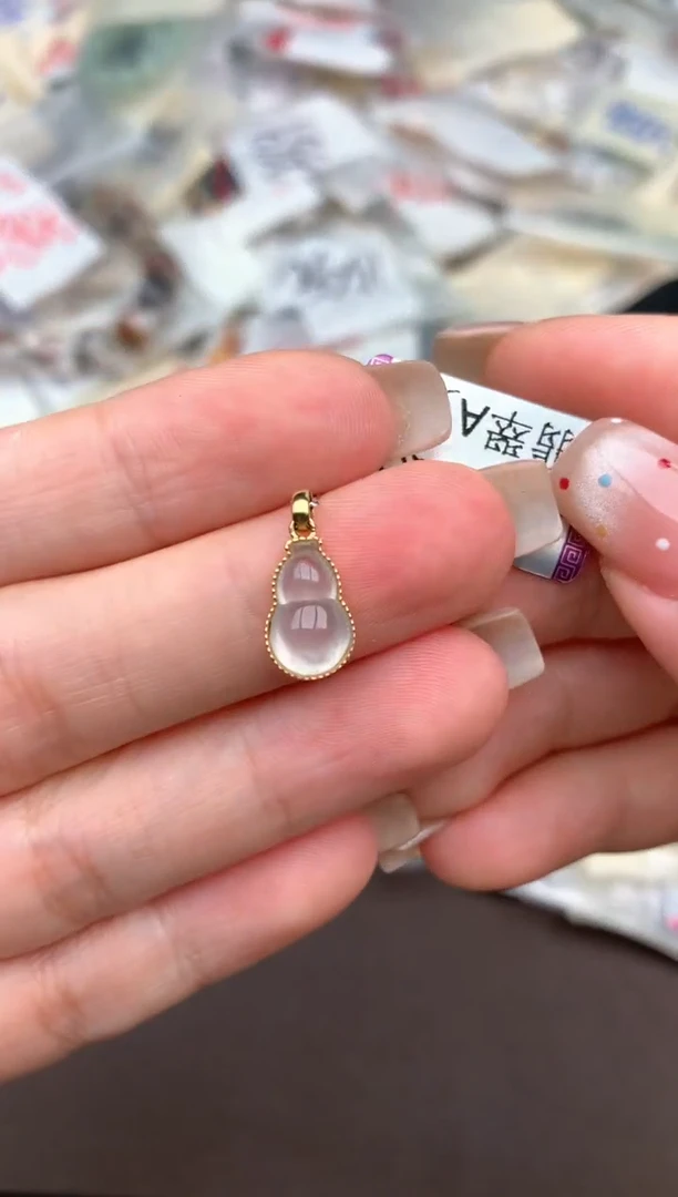 18K金镶嵌挂件翡翠一