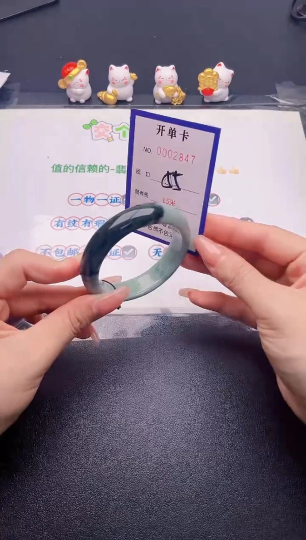 翡翠手镯未镶嵌翡翠手镯未镶嵌