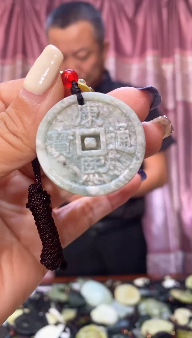 未镶嵌岫玉吊坠