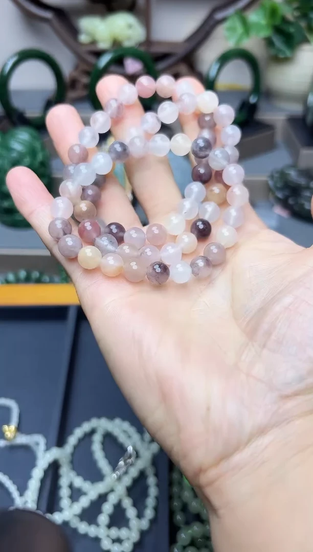 颈饰未镶嵌石英质玉吊坠