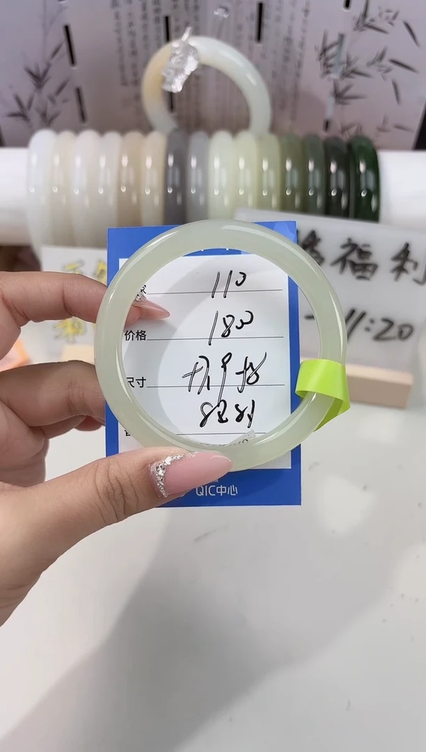 未镶嵌手镯和田玉美人条110