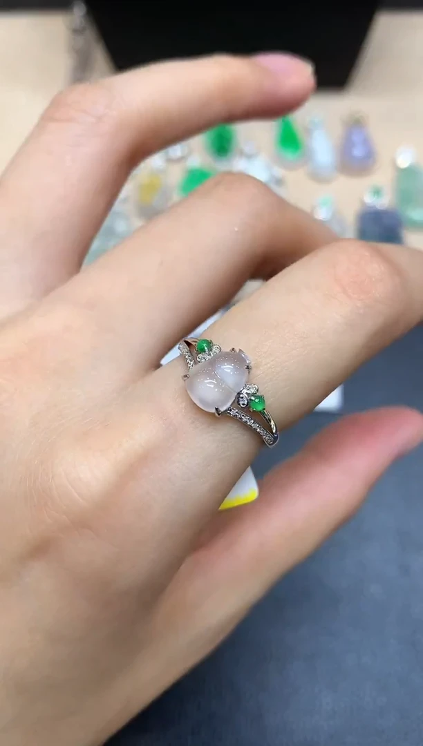 18K金镶嵌戒指翡翠葫芦【无服务费