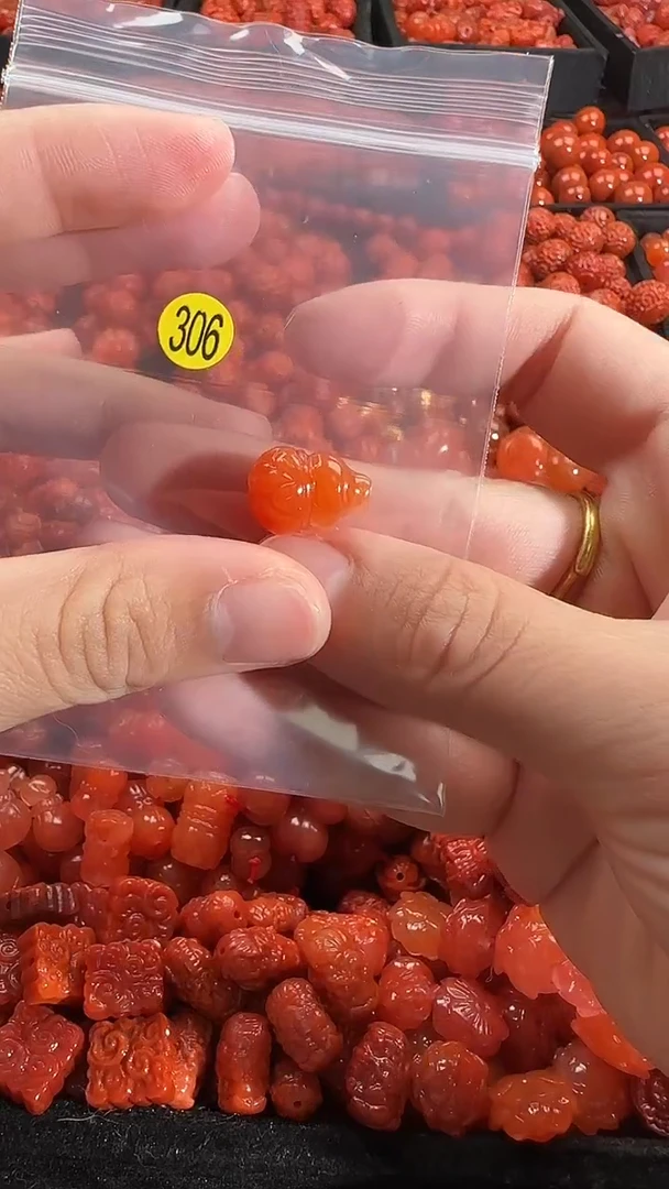 颈饰未镶嵌南红玛瑙1