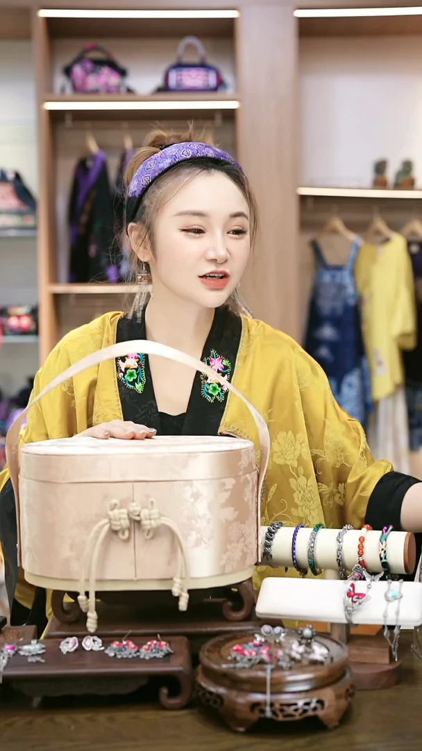 织绣L619黔东南苗族刺绣