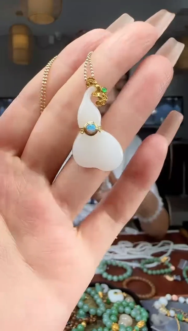 和田玉18K金镶嵌吊坠(不含链)1