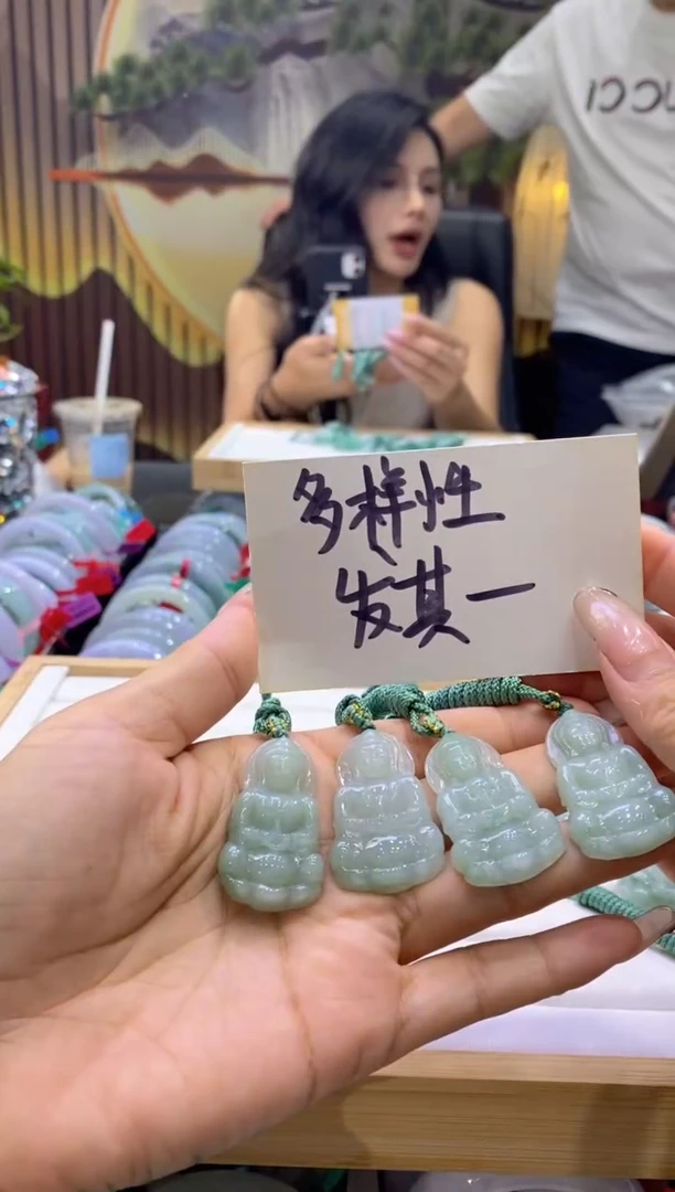 翡翠未镶嵌颈饰多样性仅发其一7706