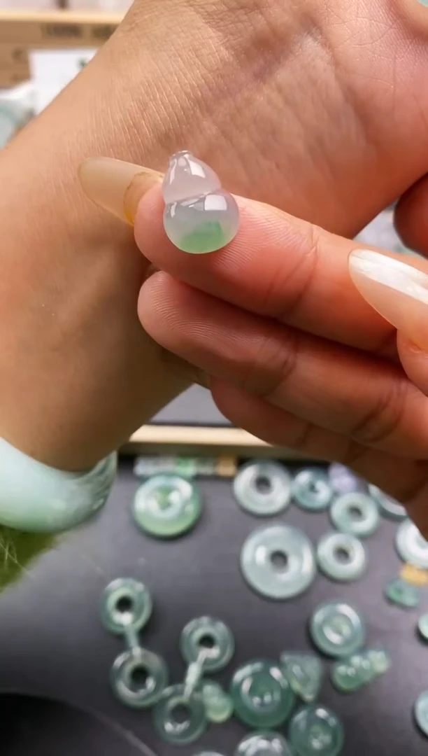 裸石翡翠福利品  葫芦