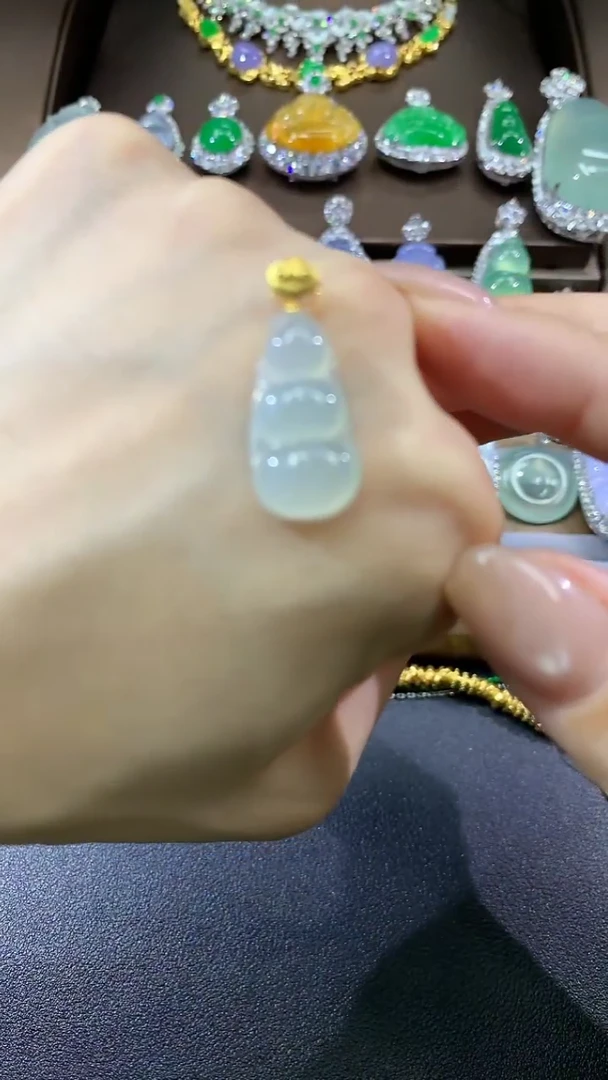 吊坠(不含链)18K金镶嵌翡翠1