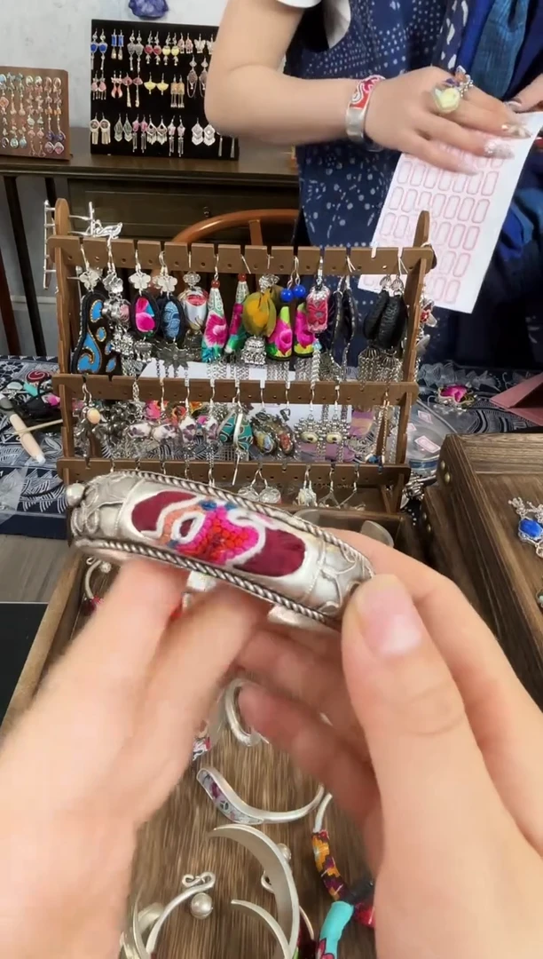 织绣彩云南阁非遗老绣饰品062