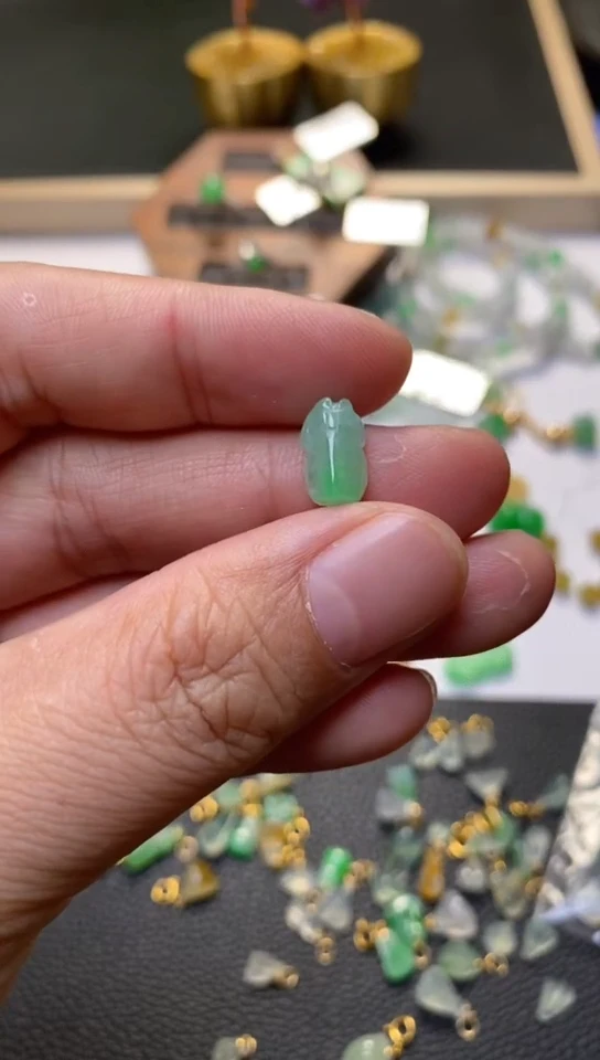 翡翠未镶嵌吊坠(不含链)翡翠净货32683