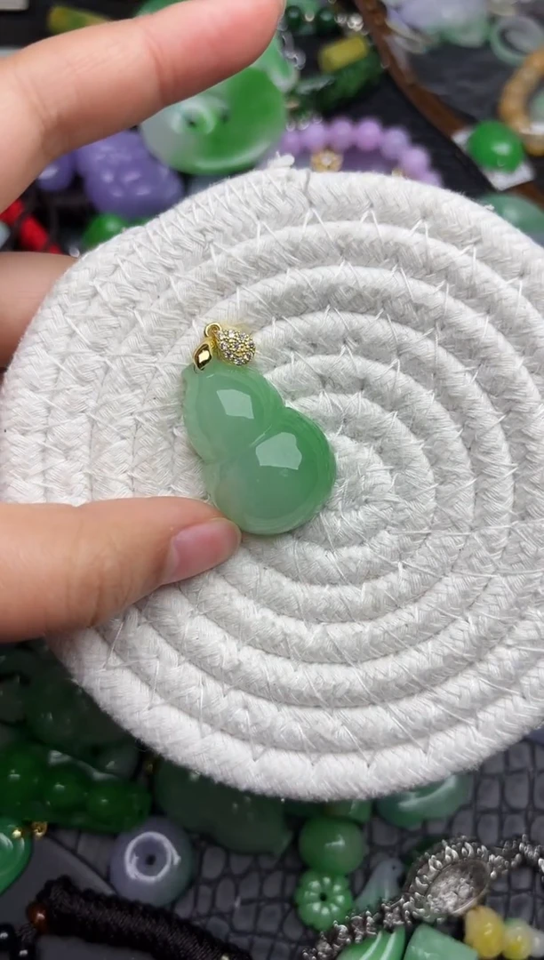 颈饰未镶嵌翡翠缅甸翡翠吊坠