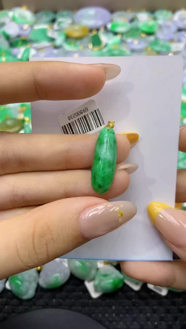 颈饰18K金镶嵌翡翠天然缅甸翡翠A货