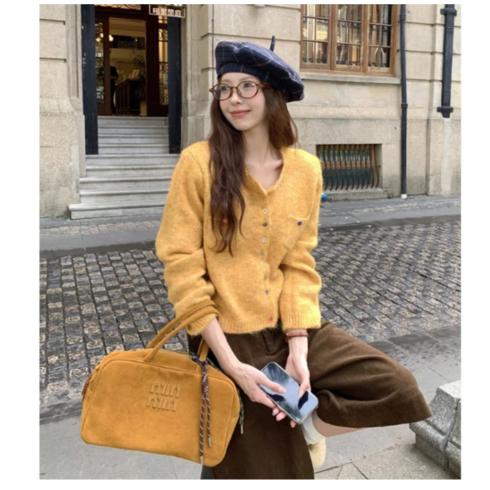 设计感彩色扣子圆领针织开衫女冬季短款减龄软糯宽松毛衣外套上衣