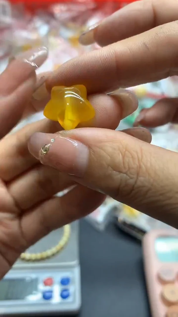 未镶嵌琥珀珠宝奇石680