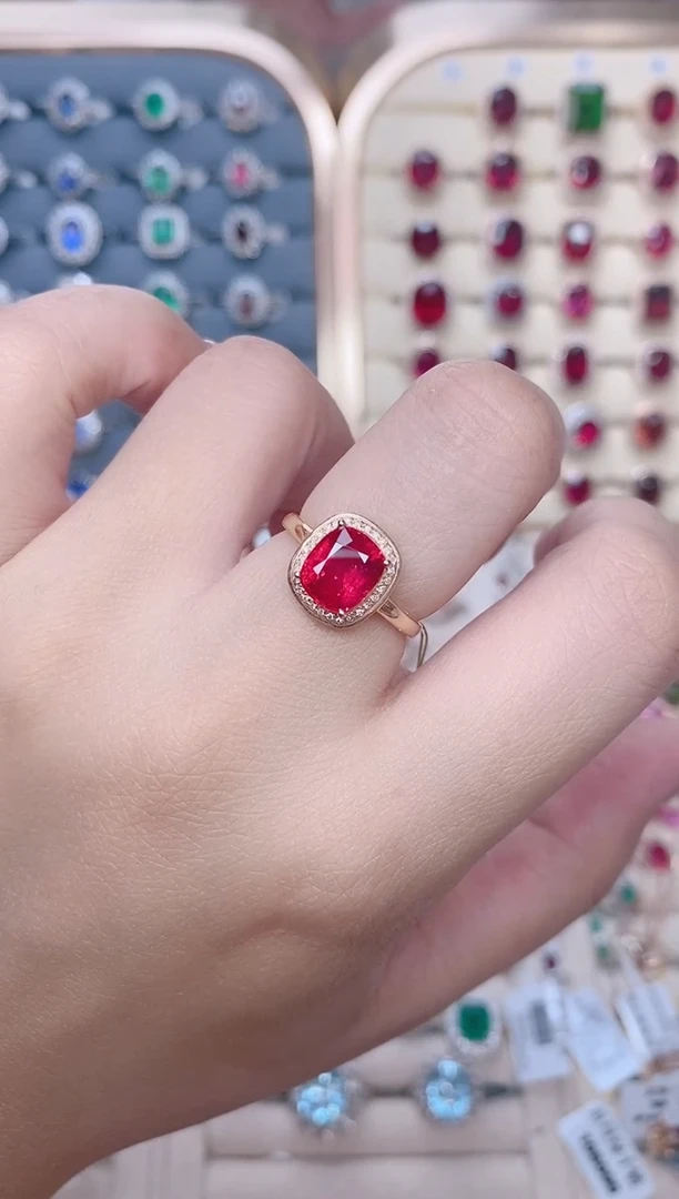 18K金镶嵌碧玺戒指碧玺3.3CT