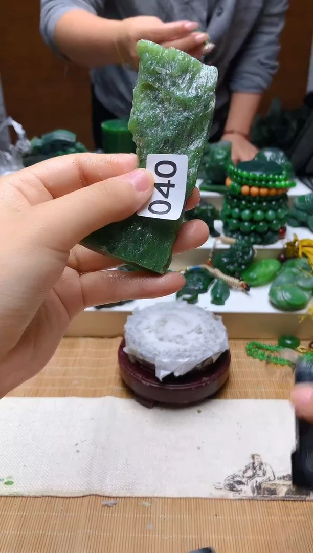 未镶嵌和田玉（碧玉）珠宝半成品1