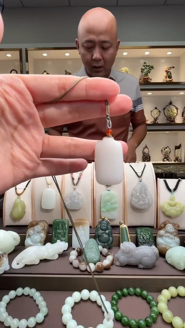 颈饰未镶嵌和田玉苏