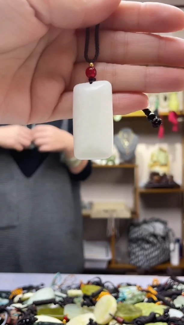 未镶嵌岫玉吊坠·