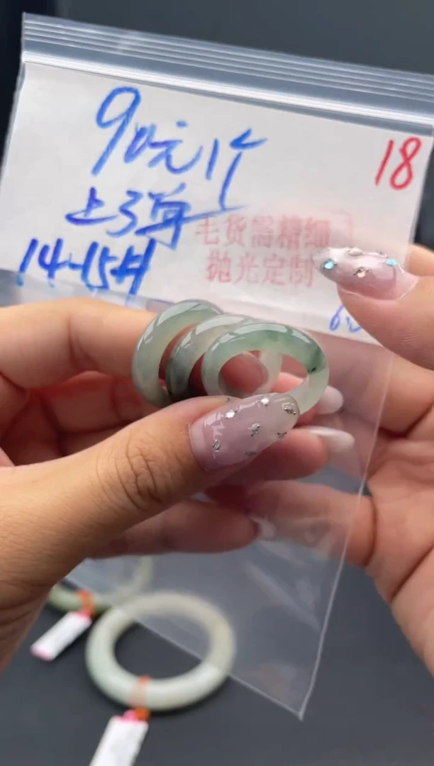 定制翡翠未镶嵌毛货需精细抛光+18多样挂件发1+90元