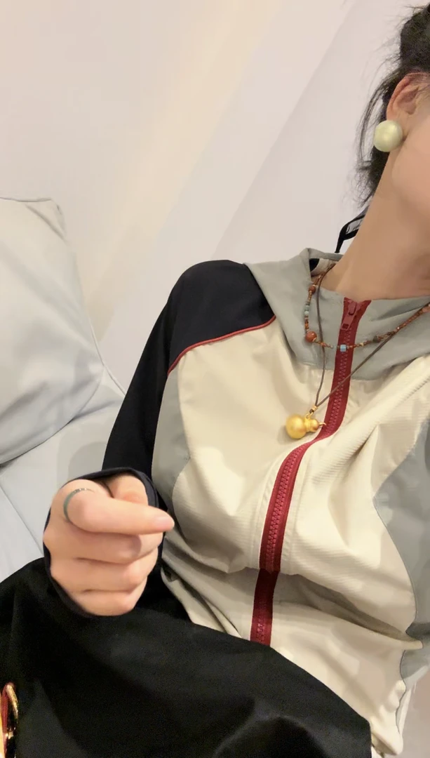 李豆儿 小众设计 经典拼接超薄速干 上衣