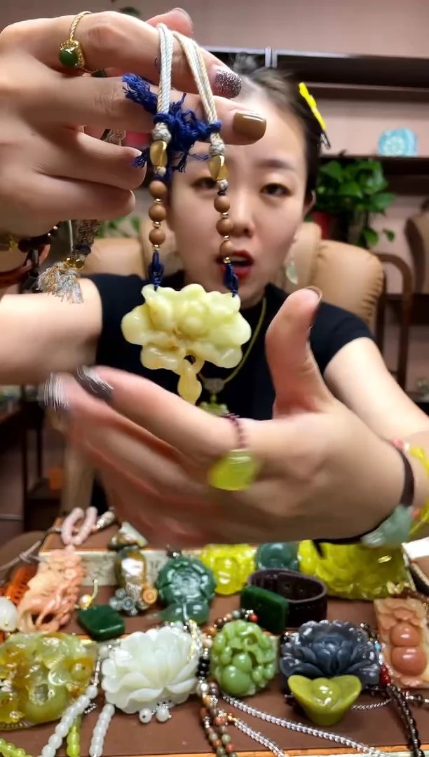 未镶嵌岫玉吊坠·