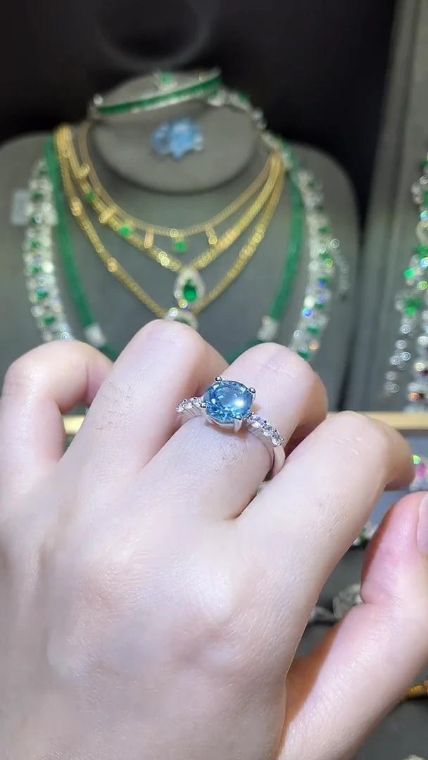 托帕石戒指银S925镶嵌 天空蓝 2.3ct