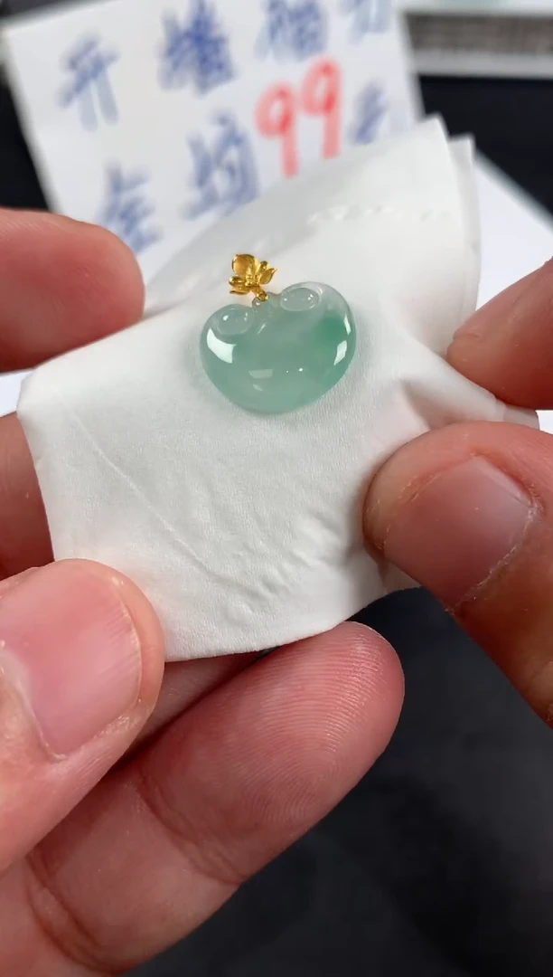 颈饰18K金镶嵌翡翠s****s翡翠