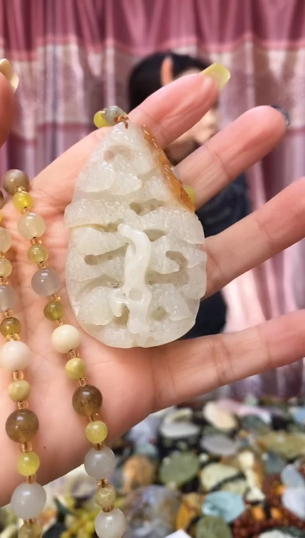 未镶嵌岫玉吊坠