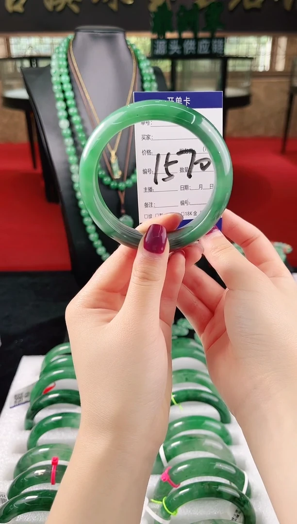 未镶嵌手镯石英质玉（非洲翠）微瑕，一经发货，运费不退介意勿拍