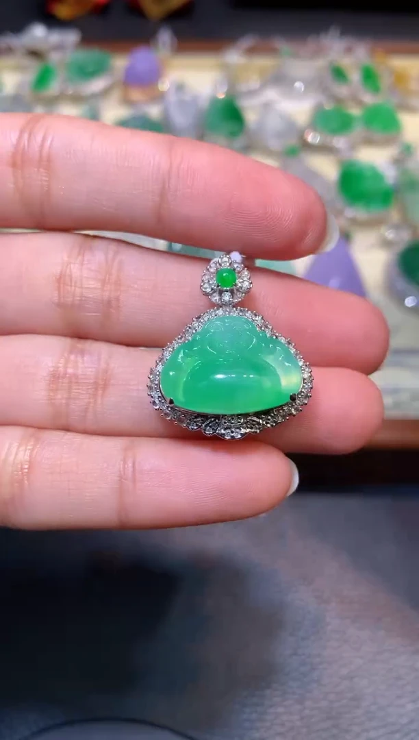 颈饰18K金镶嵌翡翠1