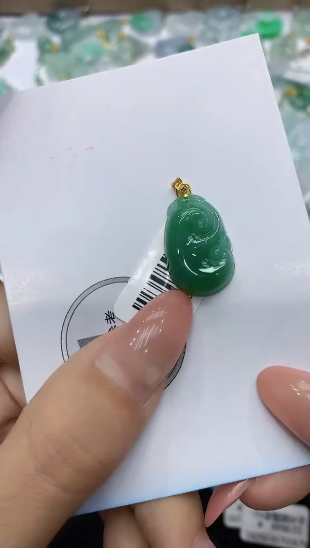 颈饰18K金镶嵌翡翠1