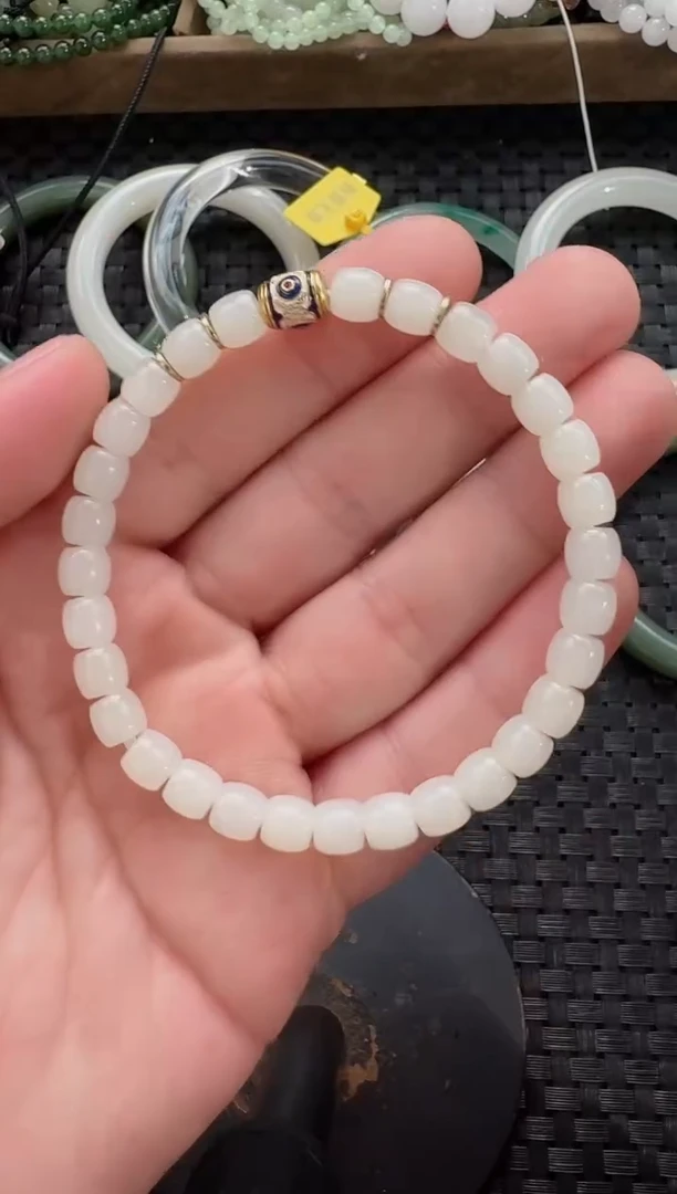 颈饰未镶嵌和田玉米达直切