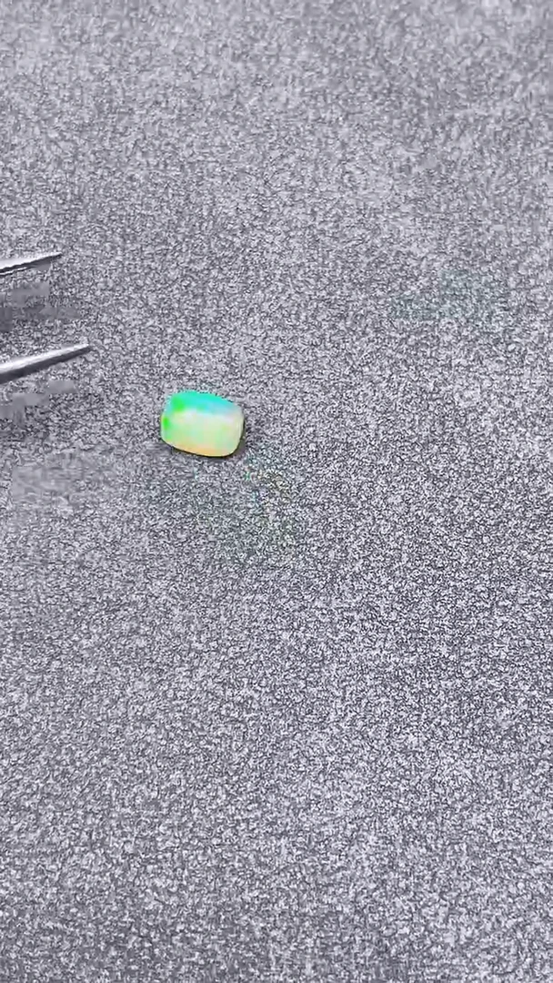 未镶嵌欧泊笔搁天然裸石