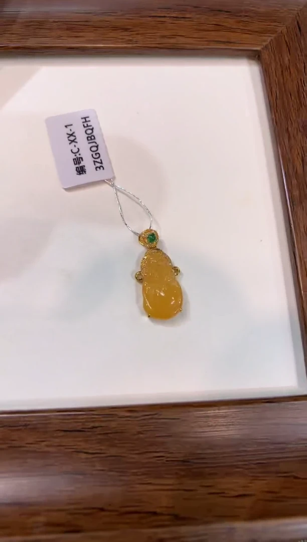 颈饰18K金镶嵌翡翠财神