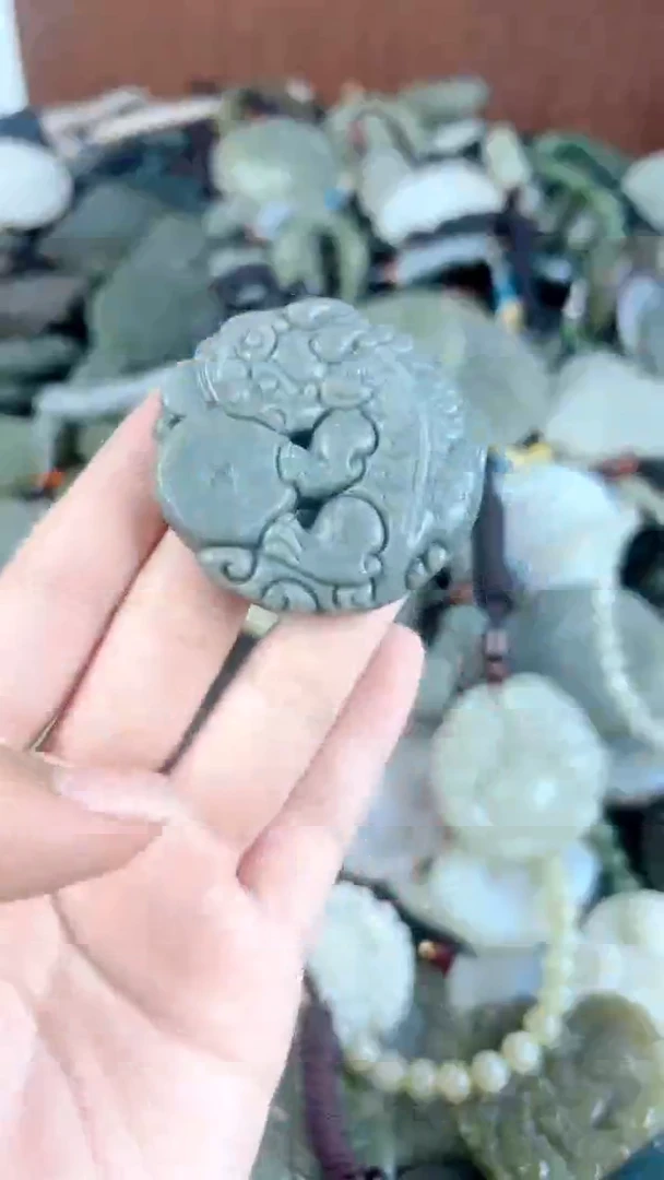 和田玉未镶嵌颈饰1