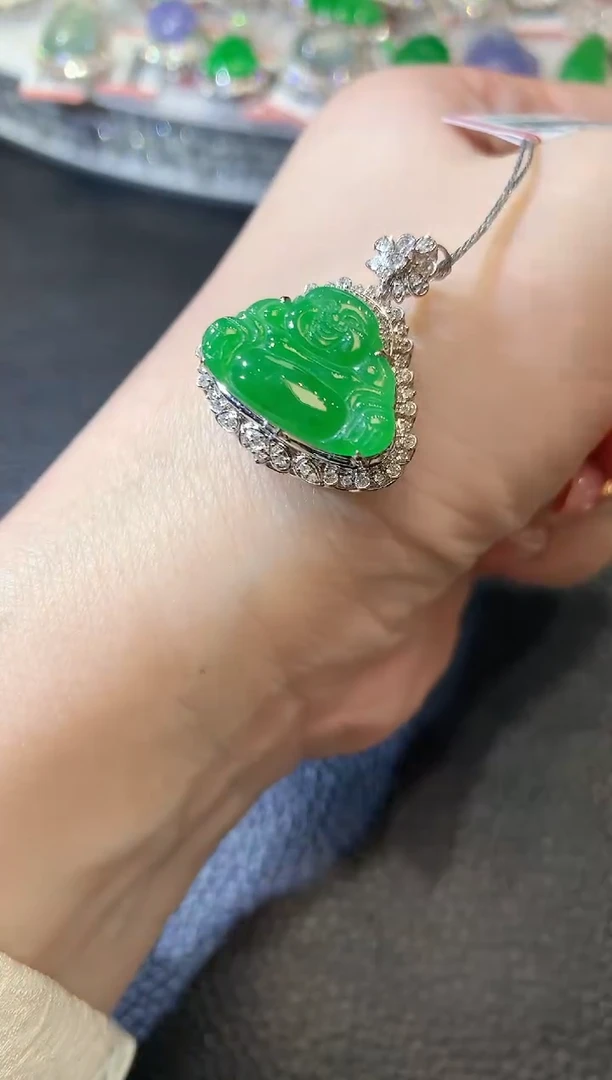 【闪购商品】翡翠吊坠(不含链)18K金镶嵌A37