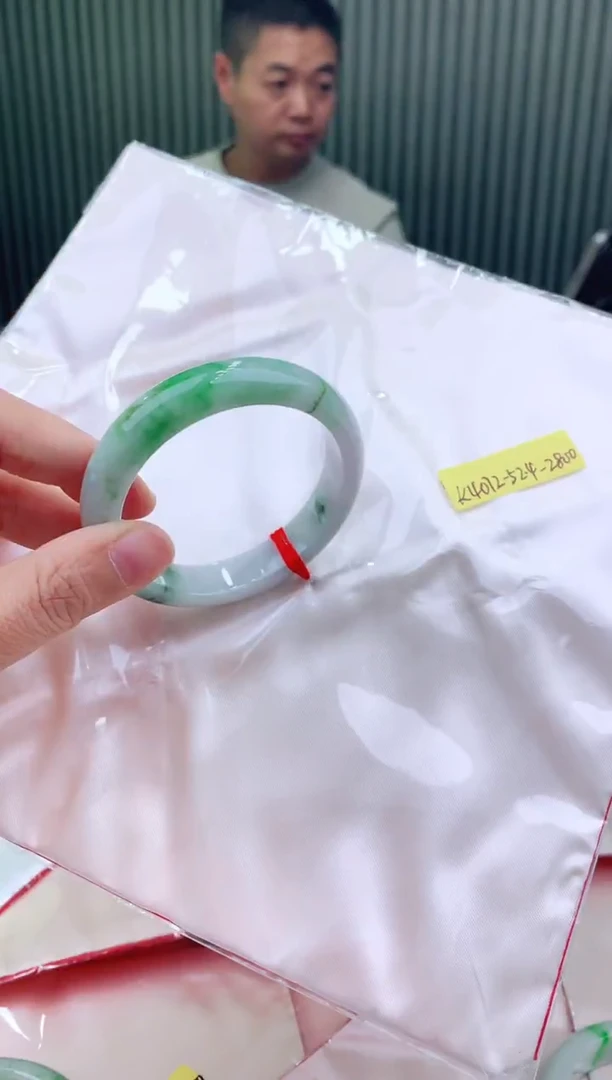 未镶嵌手镯翡翠52