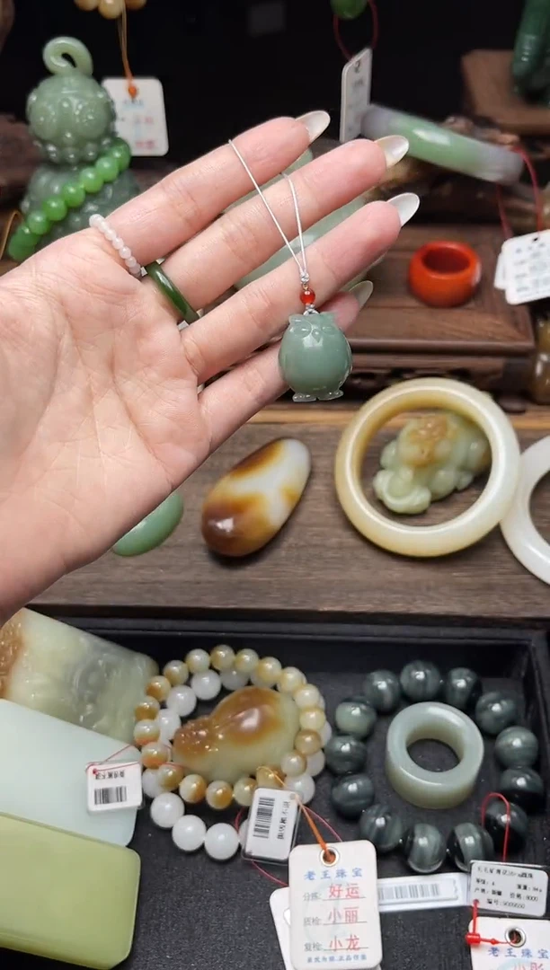 和田玉未镶嵌吊坠(不含链)吐拉牧场 猫头鹰有瑕疵