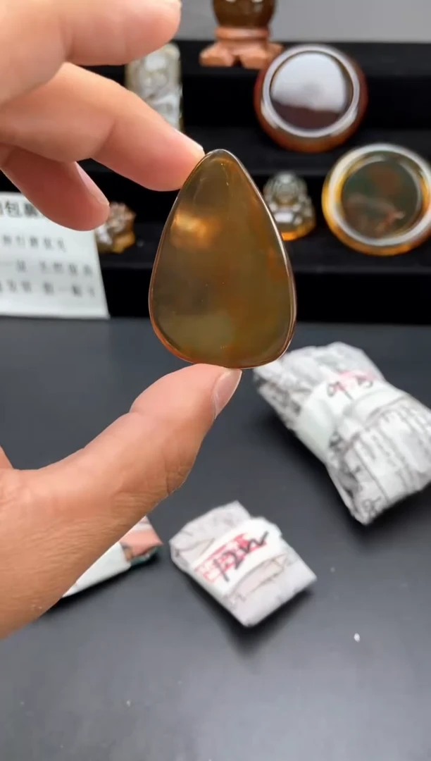 琥珀颈饰未镶嵌水滴吊坠
