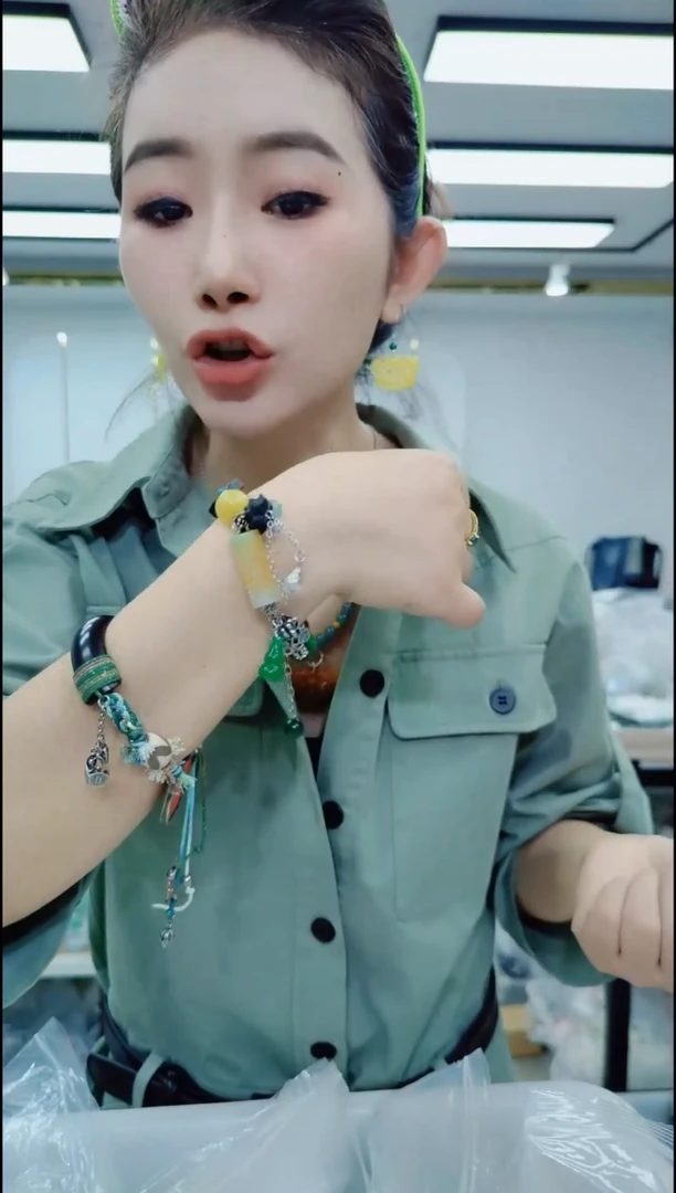 12119黄色桶珠手链