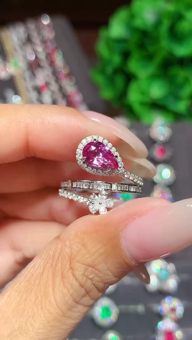 戒指蓝宝石18K金镶嵌1.55CT