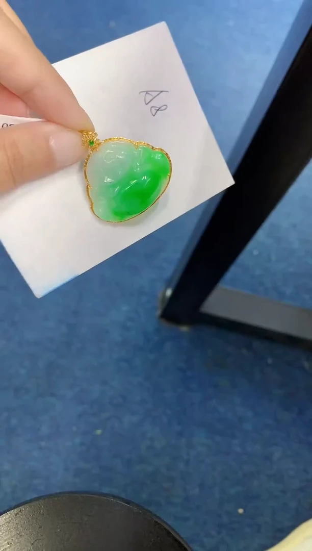 翡翠18K金镶嵌颈饰000000000