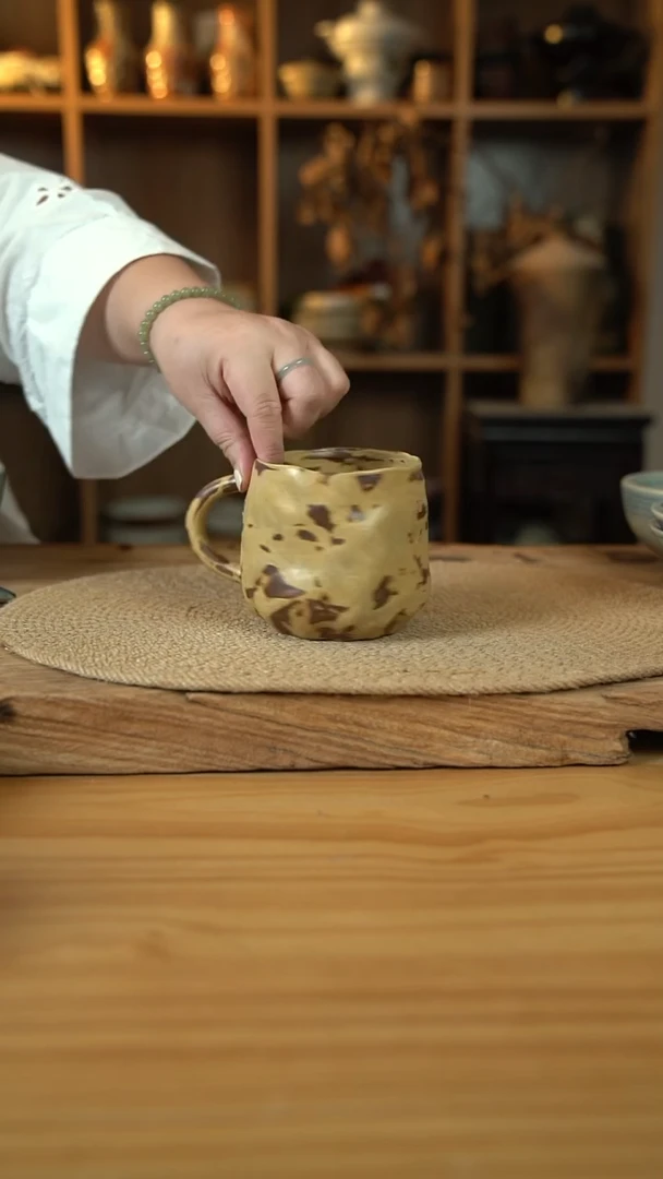 虎皮系列的带把手大肚杯1个