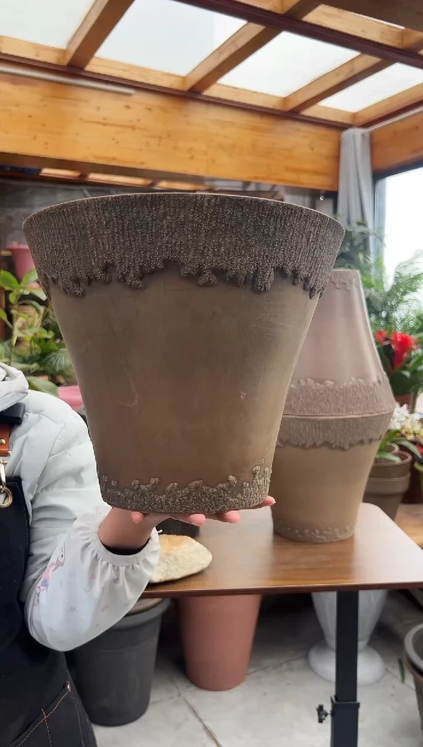 30.5*25.4/古铜色浮雕纹理强体花盆/11G30