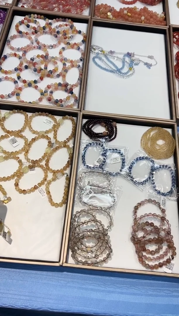 设计款卡8毫米黄塔晶手串