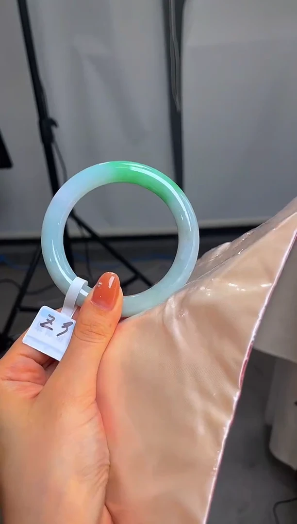 未镶嵌手镯翡翠退货标签需完好-Z9