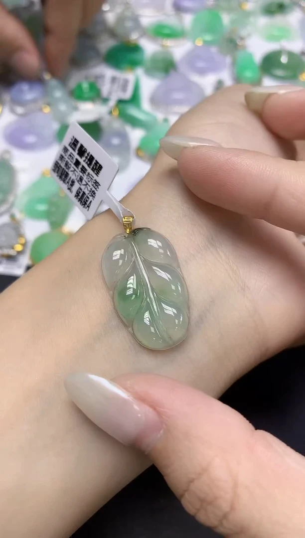 颈饰18K金镶嵌翡翠天然缅甸翡翠A货百元以上9元证书费自理