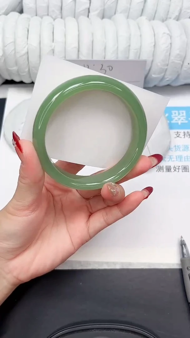 未镶嵌手镯石英质玉22-58.2BQ
