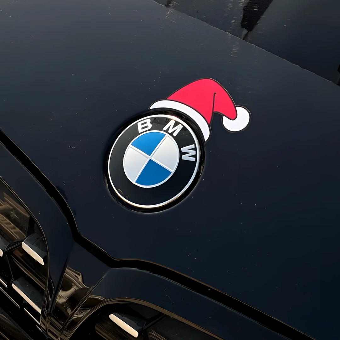 圣诞帽氛围小红帽汽车车贴适配所有车型原车材质文字搞笑车标贴