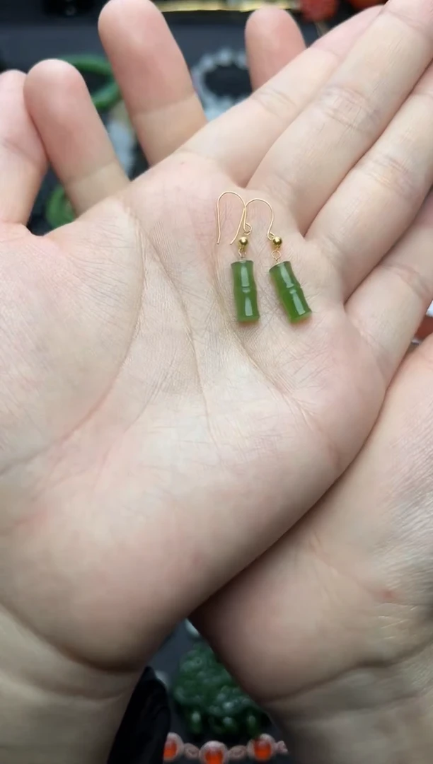 18K金镶嵌和田玉耳饰竹节耳钩06